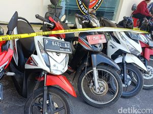 Motor Pelat Merah Diamankan Saat Penggerebekan Judi Sabung Ayam di Bondowoso