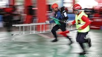 Lomba dilakukan secara secara tim dan estafet.