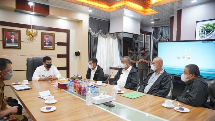 Bobby menerima audiensi manajemen PSMS Medan