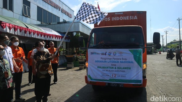 Peluncuran pengiriman buu bacaan literasi ke daerah 3T dari PT Pura Kudus, Selasa (12/7/2022).