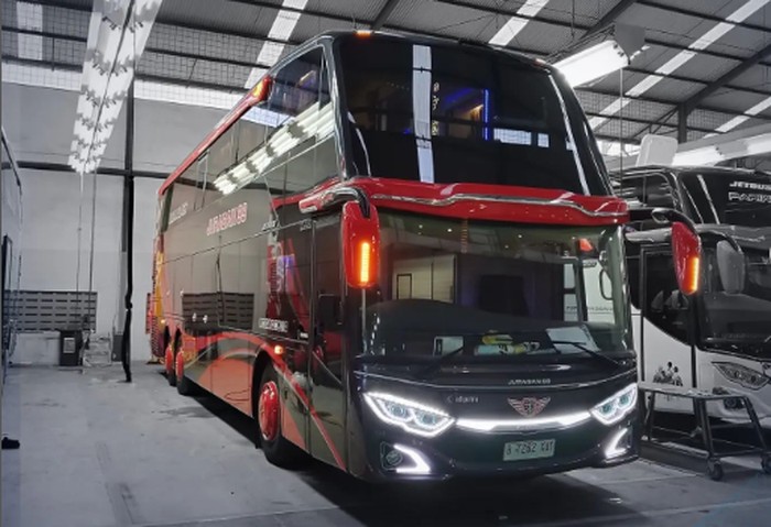 Bus double decker PO Juragan 99