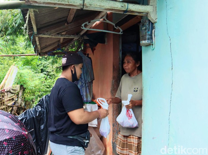 Cegah stunting pemuda di Banyuwangi bagi daging kurban