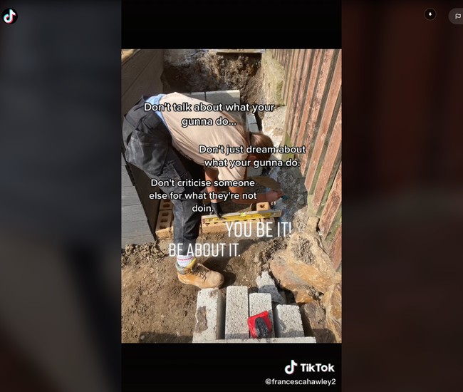 Ketika orang-orang bertanya apa pekerjaanku dan aku bilang aku memasang batu bata, mereka langsung terdiam. Orang-orang tidak percaya aku dan melihatku seperti aku berbohong, katanya dilansir NY Post.Foto: Dok. TikTok