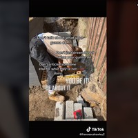 Ketika orang-orang bertanya apa pekerjaanku dan aku bilang aku memasang batu bata, mereka langsung terdiam. Orang-orang tidak percaya aku dan melihatku seperti aku berbohong, katanya dilansir NY Post.Foto: Dok. TikTok