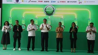 Terobosan ini untuk mendukung program pemerintah menurunkan emisi karbon 41% di 2030 dan Net Zero Emission (NZE) di 2060. Saat ini GrabElectric tersedia di DKI Jakarta, Sumatera Utara, Banten, Jawa Barat, Jawa Tengah, DI Yogyakarta, Jawa Timur, dan Bali. Dok. Grab