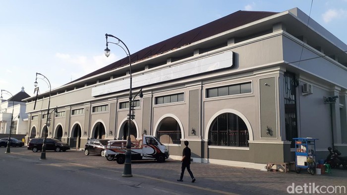 Gedung Holywings Semarang usai kembali dibuka, Selasa (12/7/2022).