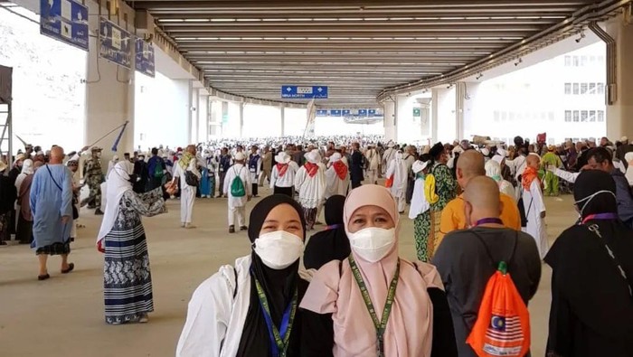 Gubernur Khofifah usai melontar jumroh