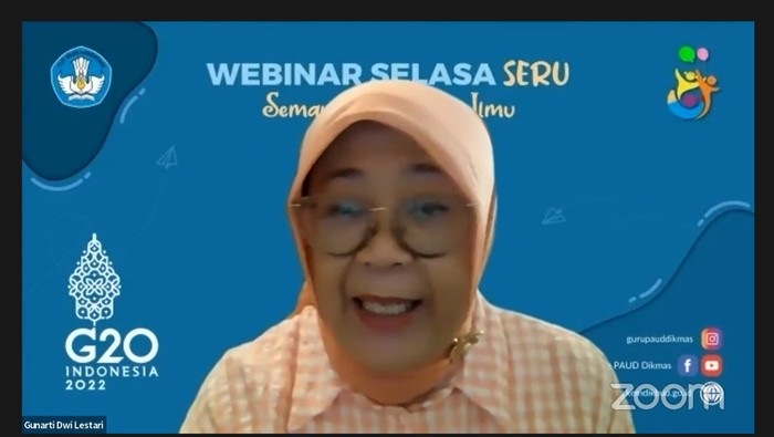 Guru Besar Unesa, Prof Dr. Gunarti Dwi Lestari, M.Si., M.Pd.
