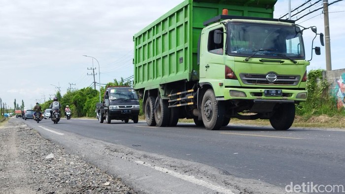 Jalan Raya Daendels Manyar, Gresik yang bergelombang dan ambles