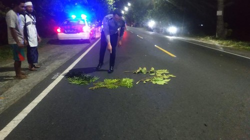 Kecelakaan maut menewaskan pemotor di Jalan Raya Gatot Subroto Mrecet, Kecamatan Gerung, Kabupaten Lombok Barat (sebelah selatan Gudang Mrecet) Gerung - Lembar, Senin malam (11/7/2022) sekitar pukul 22.00 malam.