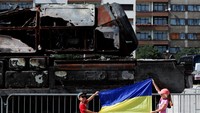 Peralatan tempur tersebut dipamerkan di Praha, Republik Ceko, 11 Juli 2022.