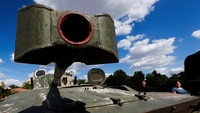 Tank-tank ini ditinggalkan pasukan Rusia dalam petempuran di Ukraina.