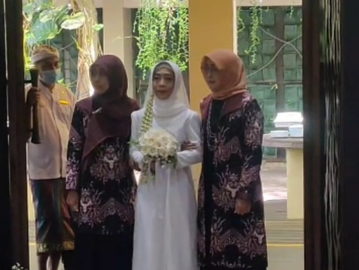 Kisah wanita yang baru menemukan jodoh usia 47 tahun, viral di media sosial. Kisah wanita yang baru menemukan jodoh usia 47 tahun, viral di media sosial.