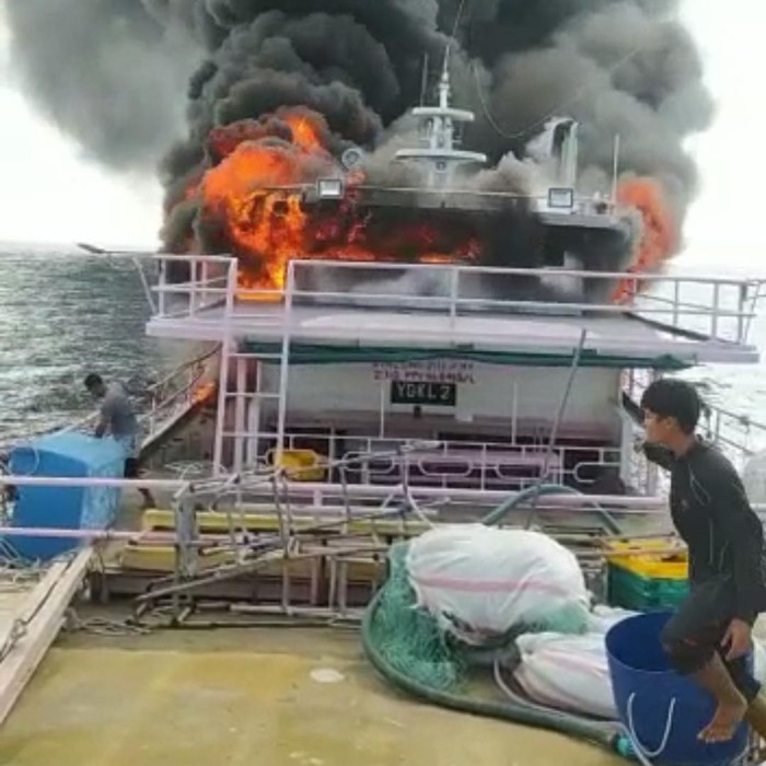 KM Lautan Papua Indah terbakar di Probolinggo