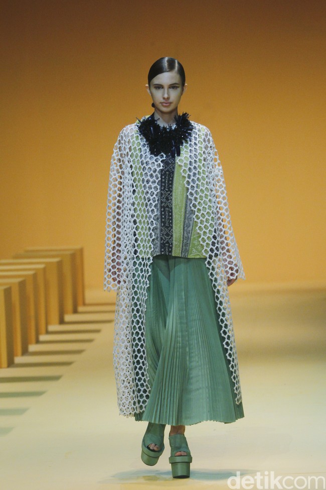 Biyan kembali mengangkat keindahan kain tenun ikat khas Sumba untuk koleksi Spring-Summer 2023 dari lini pertamanya yang tersaji di peragaan Renjana.  Foto: Dok. Mohammad Abduh/ Wolipop.