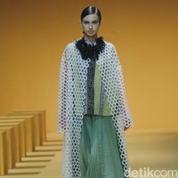 Biyan kembali mengangkat keindahan kain tenun ikat khas Sumba untuk koleksi Spring-Summer 2023 dari lini pertamanya yang tersaji di peragaan Renjana.  Foto: Dok. Mohammad Abduh/ Wolipop.