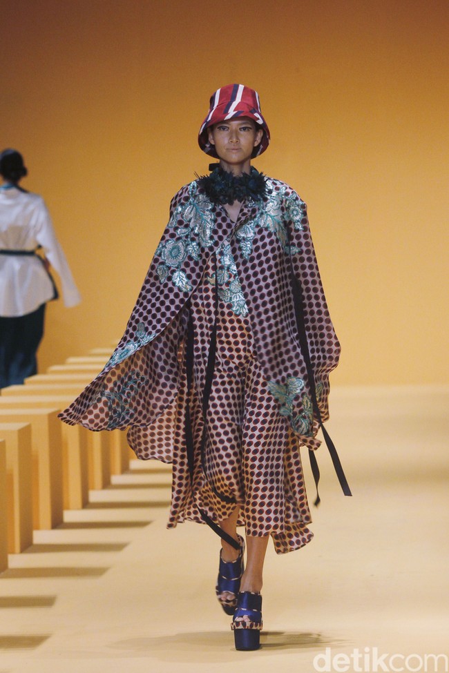 Biyan kembali mengangkat keindahan kain tenun ikat khas Sumba untuk koleksi Spring-Summer 2023 dari lini pertamanya yang tersaji di peragaan Renjana.  Foto: Dok. Mohammad Abduh/ Wolipop.