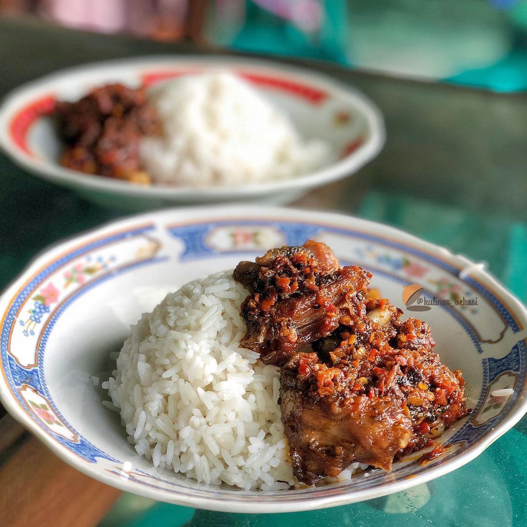 Kuliner pedas Bekasi yang enak. Ada sop janda hingga pentol kuah.
