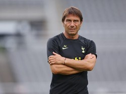 Para pemain menjalani latihan yang dipimpin langsung manajer Antonio Conte. Latihannya nggak main-main, para pemain sampai terkapar! (Tottenham Hotspur FC via Getty I/Tottenham Hotspur FC)