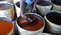 Gula merah itu dijual dengan harga Rp 8.500-Rp 10.000 per kilogram.