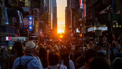 Menikmati Cahaya Emas Manhattanghenge di Langit New York