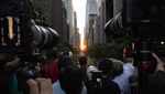 Menikmati Cahaya Emas Manhattanghenge di Langit New York