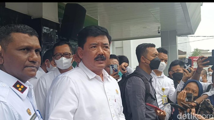 Menteri ATR/BPN Hadi Tjahjanto di Kantor Pertanahan Medan.