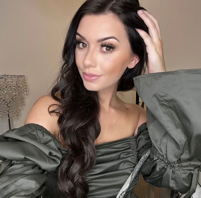 Natasha kini menggeluti dunia tarik suara. Wanita lulusan Royal Northern College of Music membuktikan membuktikan pada dirinya sendiri bahwa dia mengambil alih dirinya dan keputusannya, tidak terperosok dengan keadaan yang semakin rendah diri.Foto: Dok. Instagram/@natashahmusic