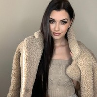 Seperti inilah pesona cantik sang ratu kecantikan. Punya rambut hitam dan panjang, kecantikan Natasha tampak begitu alami.Foto: Dok. Instagram/@natashahmusic