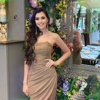 Terlalu cantik membuat Natasha seperti hidup di penjara. Dia menjadi target perundungan karena banyak teman sebayanya yang iri karena kecantikannya. Suatu hari makananku dilemparFoto: Dok. Instagram/@natashahmusic