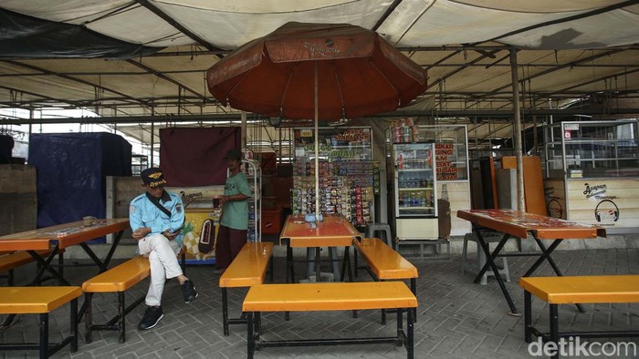 PKL Kota Tua Dipindah ke Kota Intan, Begini Kondisinya Ratusan pedagang kaki lima (PKL) Kota Tua direlokasi ke Kota Intan, Jakarta, pada Senin (11/7/2022). Begini kondisinya.