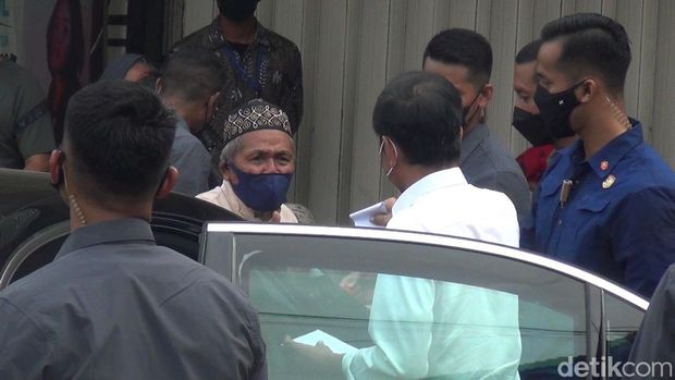 Presiden Jokowi saat blusukan ke Pasar Sukamandi, Subang.