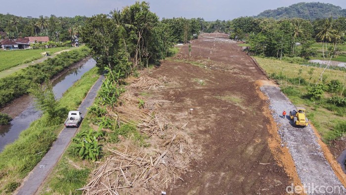 Progres pembangunan Tol Jogja-Bawen seksi 1, Selasa (12/7/2022). Progres pembangunan Tol Jogja-Bawen seksi 1, Selasa (12/7/2022).