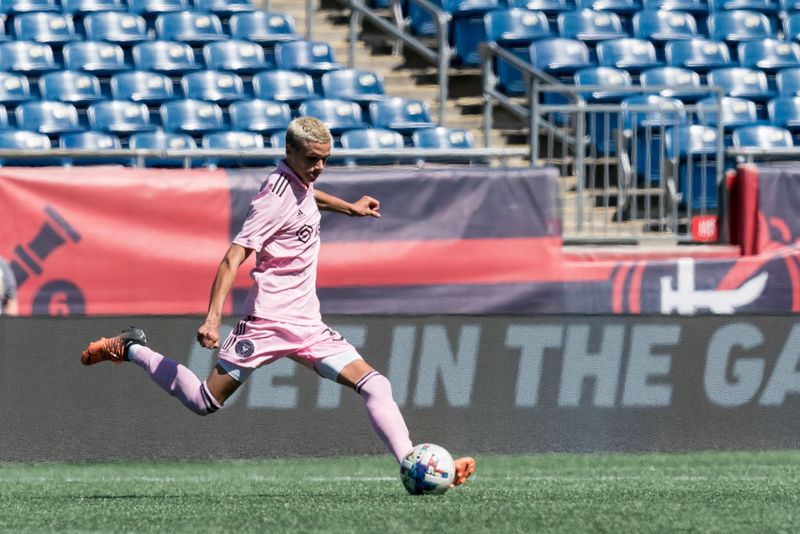 Romeo Beckham FOXBOROUGH, MA - MAY 1: Romeo Beckham #37 of Inter Miami II passes the ball during a game between Inter Miami CF II and New England Revolution II at Gillette Stadium on May 1, 2022 in Foxborough, Massachusetts. (Photo by Andrew Katsampes/ISI Photos/Getty Images).