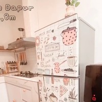 Warna putih meninggalkan kesan yang lapang pada rumah yang mungil. Yoan juga memilih peralatan dapur berwarna putih untuk menonjolkan kesan tersebut. (Foto: Instagram/@febyoan)