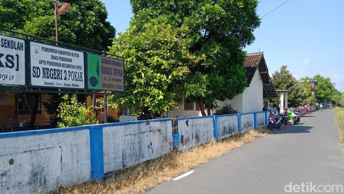 SDN 2 dan 1 Pokak, Kecamatan Ceper, Klaten, berdampingan.