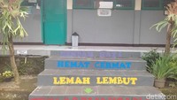 SDN 206 sebetulnya bukan tanpa upaya supaya bisa memenuhi siswa baru. Namun, label sekolah inklusi lagi-lagi membuat sekolah itu kerap tak dilirik hingga membuat mereka kekurangan murid. (Foto: Rifat Alhamidi/detikJabar).