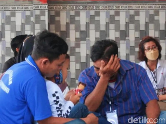 Tangis keluarga saat membesuk di Lapas Banyuwangi