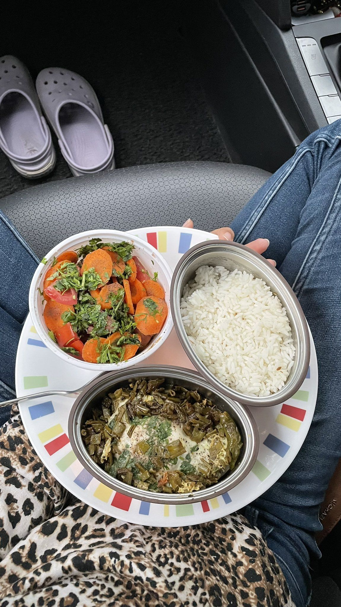 Bikin Iri, Wanita Ini Selalu Dikirimkan Bekal Makanan Oleh Ibu Temannya