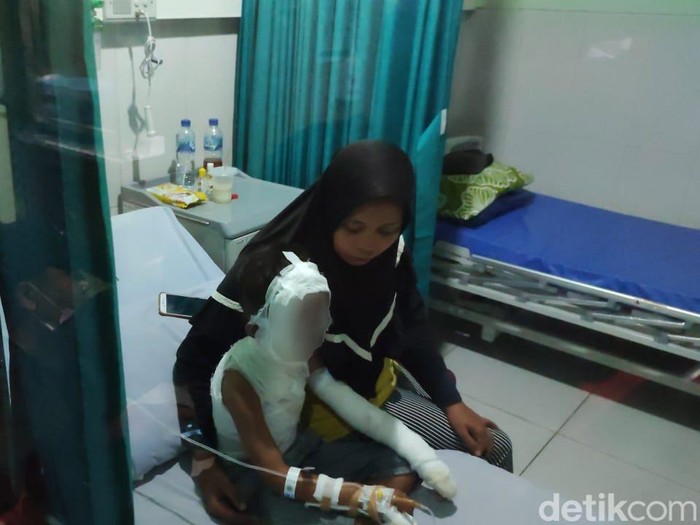 Bocah korban jajan ice smoke yang tiba-tiba mengeluarkan api di Ponorogo