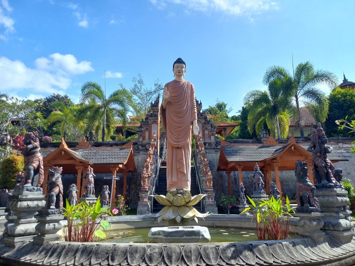 Brahmavihara Arama atau Vihara Banjar di Banjar Dinas Tegeha, Desa Banjar, Kecamatan Banjar, Kabupaten Buleleng, Bali.