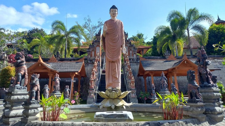 Brahmavihara Arama atau Vihara Banjar di Banjar Dinas Tegeha, Desa Banjar, Kecamatan Banjar, Kabupaten Buleleng Bali. Brahmavihara Arama atau Vihara Banjar di Banjar Dinas Tegeha, Desa Banjar, Kecamatan Banjar, Kabupaten Buleleng, Bali.