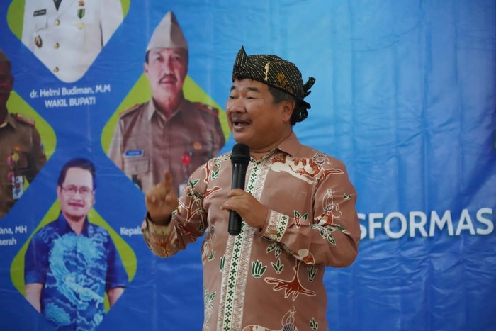 Bupati Garut Rudy Gunawan mengajak seluruh insan koperasi untuk tumbuh dan berkembang bersama. Sehingga mampu memberikan gerakan dan dampak positif bagi perekonomian individu, kelompok, atau pemerintah.