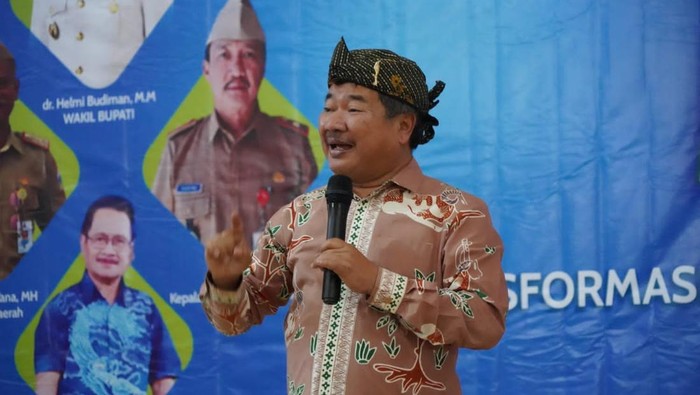 Bupati Garut Rudy Gunawan mengajak seluruh insan koperasi untuk tumbuh dan berkembang bersama. Sehingga mampu memberikan gerakan dan dampak positif bagi perekonomian individu, kelompok, atau pemerintah.