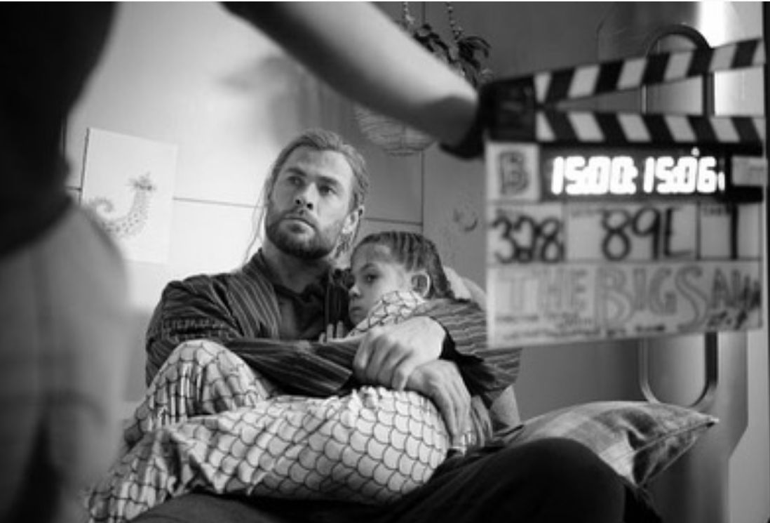 Chris Hemsworth dan putrinya India Rose di lokasi syuting 'Thor'.