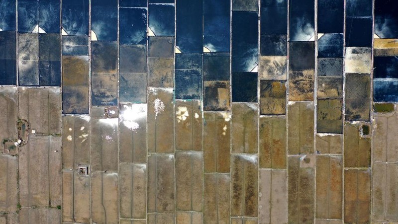 Foto refleksi merupakan salah satu teknik fotografi yang menghasilkan gambar pantulan indah. Penasaran seperti apa? Simak foto-fotonya dibawah ini.