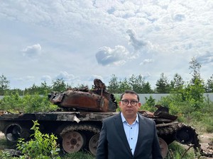 Fadli Zon ke Ukraina, Cek Bangunan Hancur hingga Pemakaman Massal Bucha