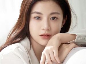 Viral Foto Lawas Go Yoon Jung Disebut Oplas, Terbantah Karena Hal Ini