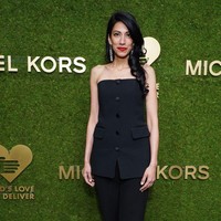 Huma Abedin cukup sering beredar di acara-acara high-profile, termasuk festival film, peragaan busana hingga premier film. Dia juga aktif eksis di acara sosial. Foto: Getty Images