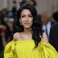 Perceraian Huma Abedin dan Anthony Weiner terjadi setelah berita perselingkuhan mantan suaminya itu tersebar ke media massa dan jadi pemberitaan besar. Foto: Getty Images